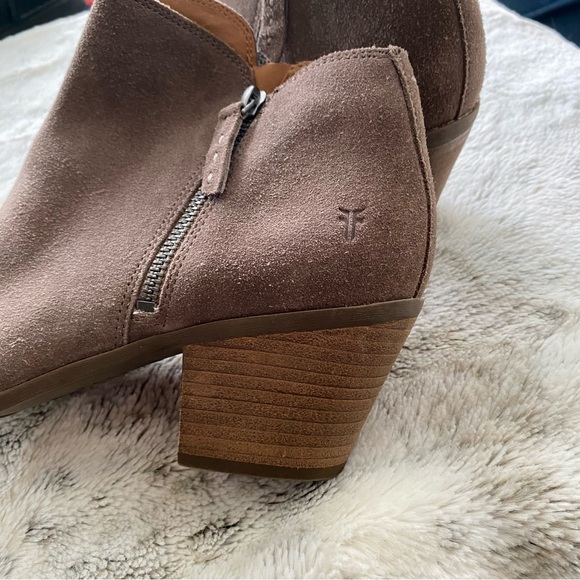 FRYE Judith Double Zip Suede Booties Wooden Block Heel Sz 9 - Picture 4 of 7